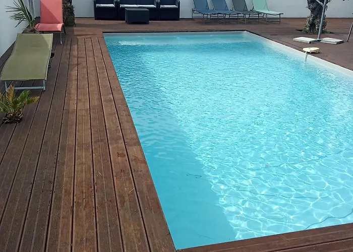 ViLLA NEUVE 115m2 ,TOUT CONFORT AVEC PiSCiNE Chauffée-JARDiNET BASSiN ARCACHON